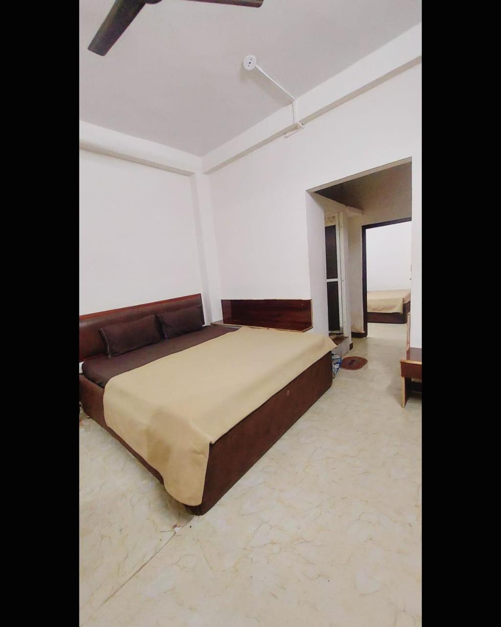 Hotel Prakash Palace Уджайн Екстериор снимка