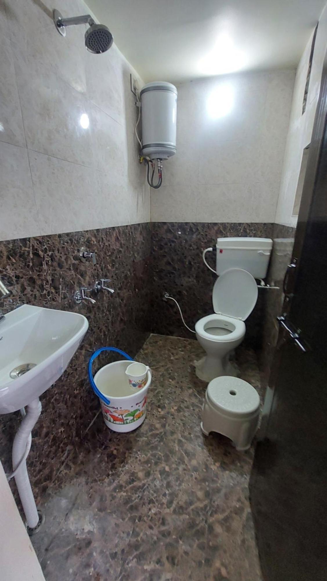 Hotel Prakash Palace Уджайн Екстериор снимка